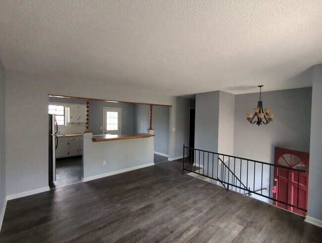 Building Photo - 1605 Wendy Cir