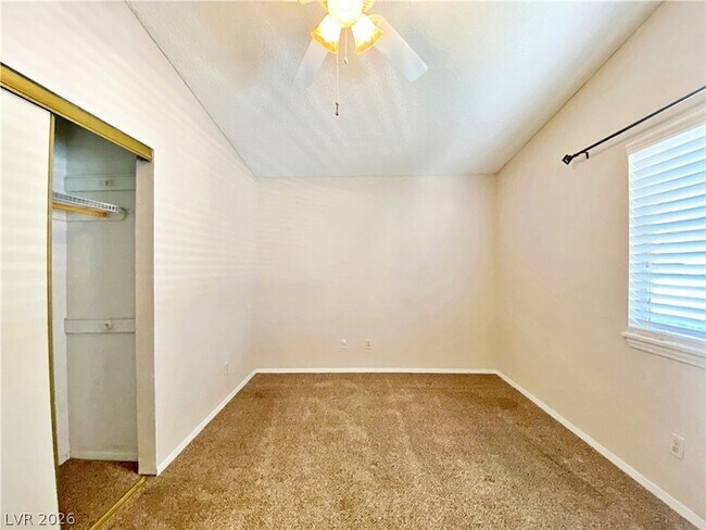 Building Photo - 704 Calahan Point Dr