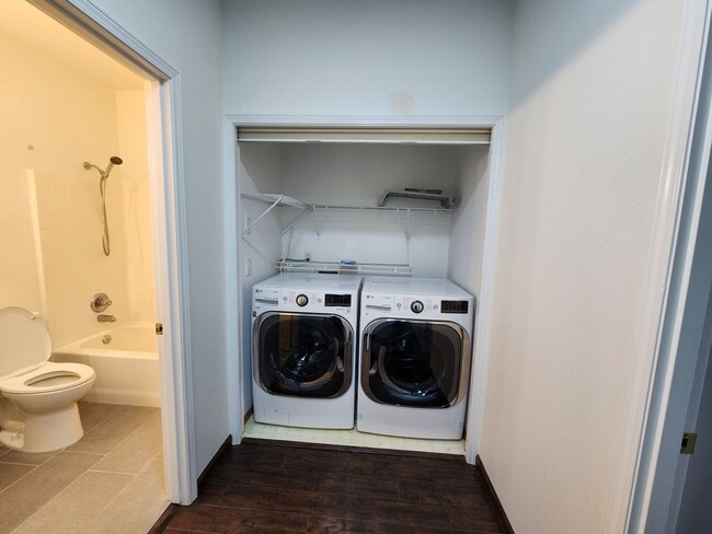 Building Photo - Renovated 3 Bedroom Condo