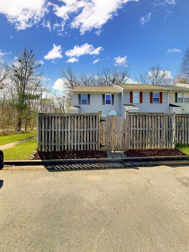 Building Photo - 3870 Gateview Pl