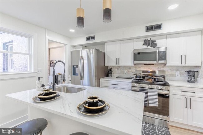 Building Photo - 4702 Meade St NE