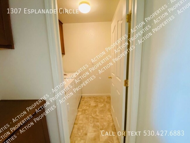 Building Photo - 1307 Esplanade Cir