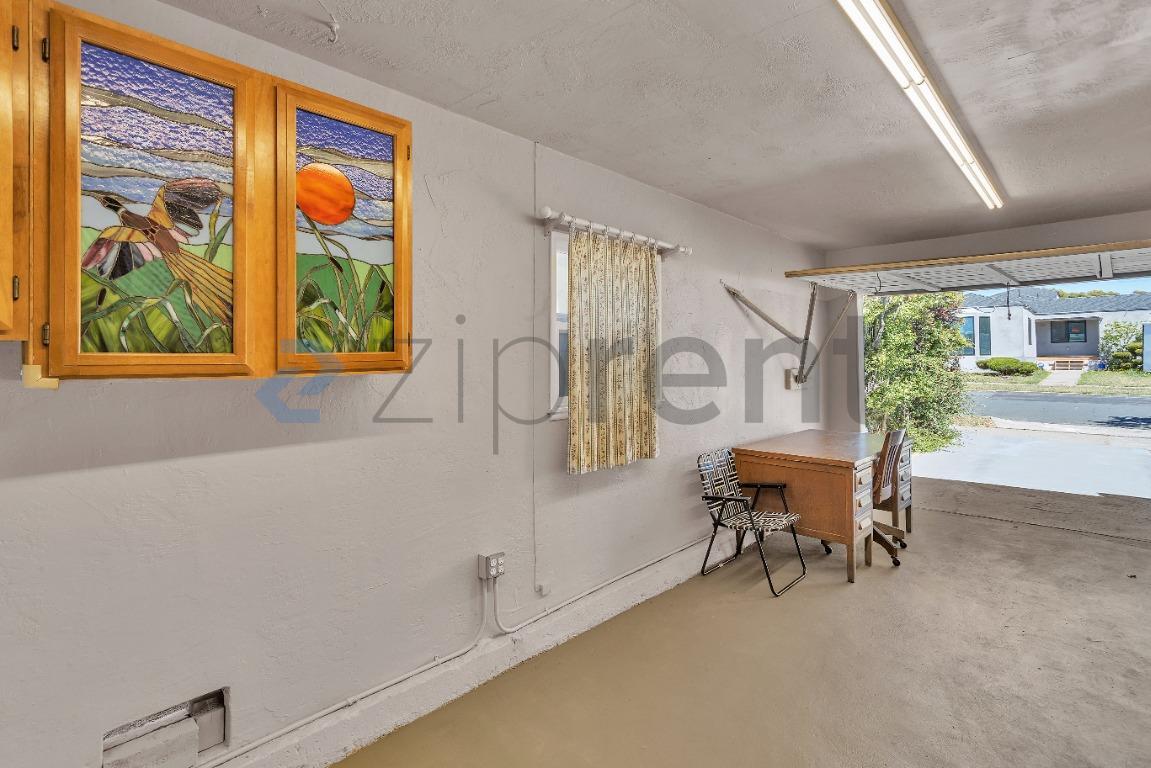 Building Photo - Unit N/A