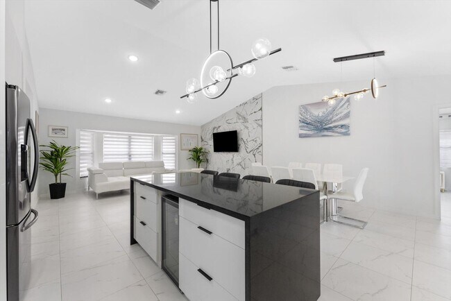 Building Photo - 13947 Geranium Pl