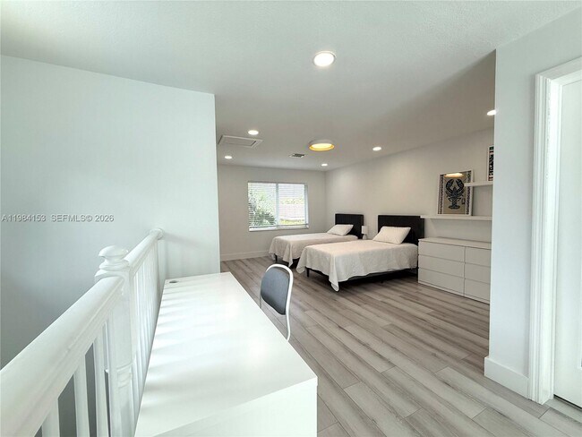Building Photo - 1345 SW 14th Ave