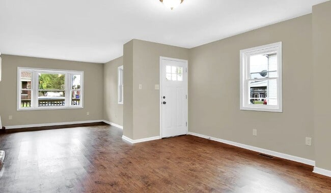 Building Photo - Bright 3 Bedroom, 2 Bath Home In East Pennsboro!