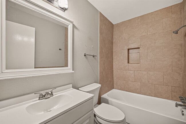Building Photo - 16451 Cavendish Dr