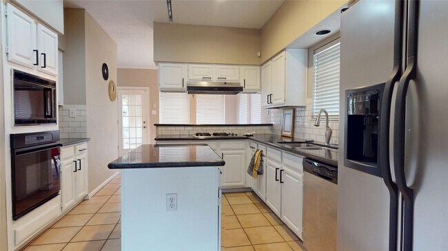 Building Photo - 14919 Forest Trails Dr