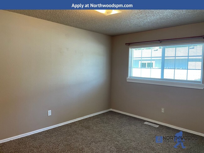 Building Photo - Very Nice 3 Bedroom 1.5 Bath Home-Located ...