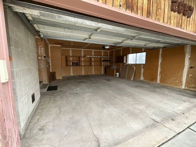 Building Photo - 5 bedroom 3 bath Home 2 car garage- Small dog friendly