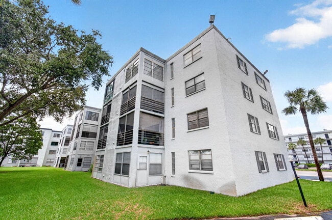 Building Photo - 9440 SW 8th St