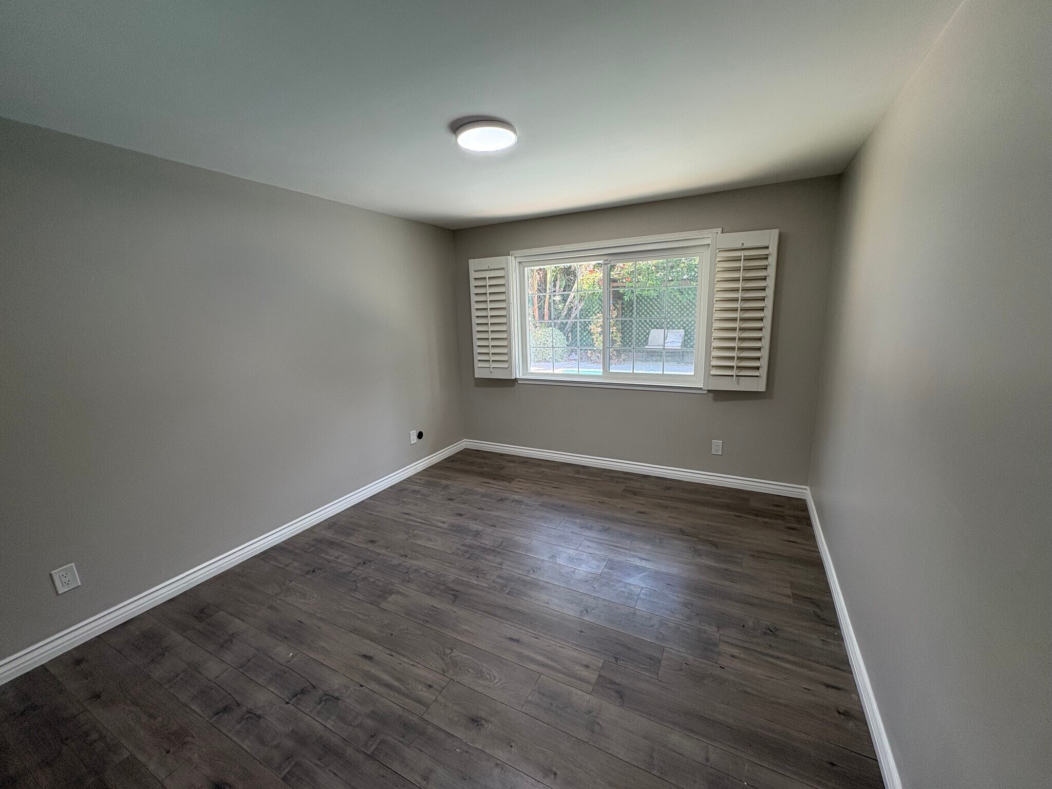 Building Photo - 8216 Glade Ave