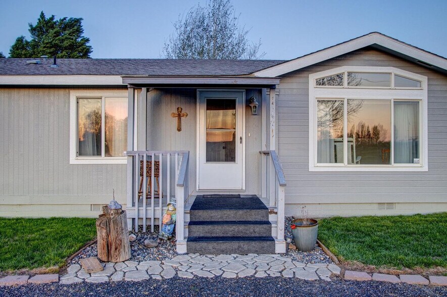 Building Photo - 149401 138 Pr NW