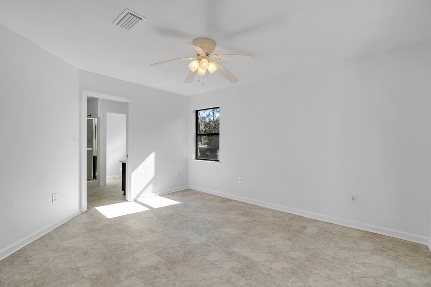 Building Photo - 1691 Silverwood Dr