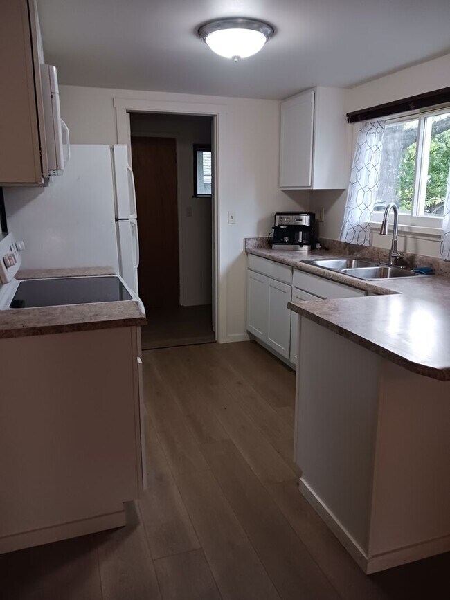 Building Photo - 508 NW C St