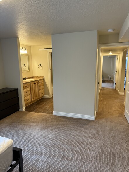 Building Photo - 1213 E St Josephs St