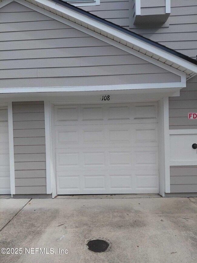 Building Photo - 7053 Snowy Canyon Dr