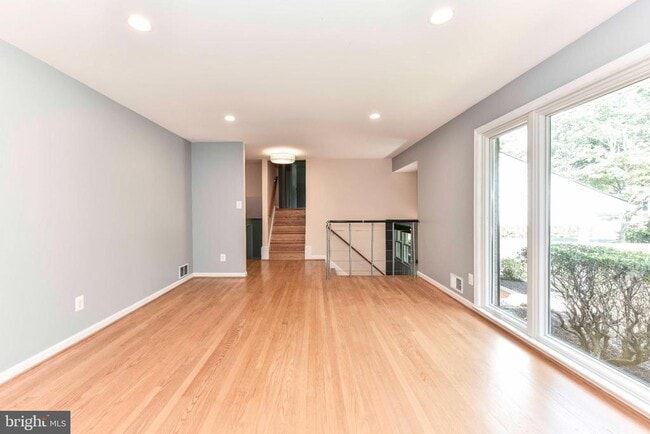 Building Photo - 9205 Hamilton Dr