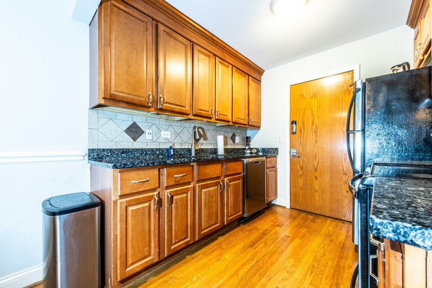 Building Photo - 5027 N East River Rd