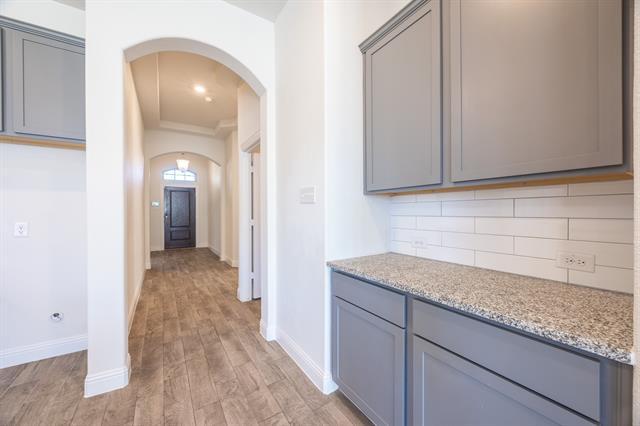 Building Photo - 4037 Woodford Dr