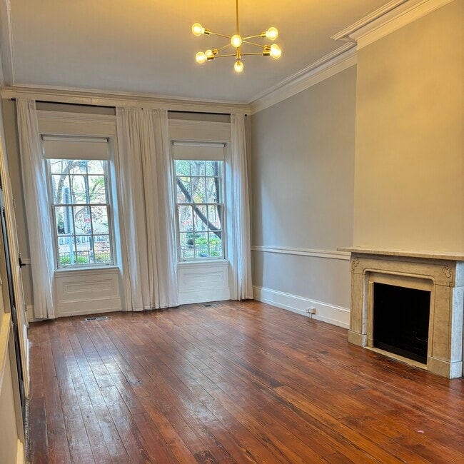 Building Photo - 1104 Pine St