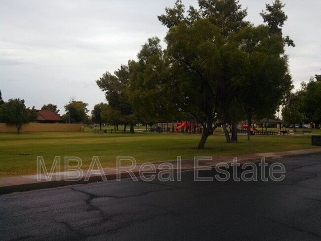 Building Photo - 2211 E Forge Ave