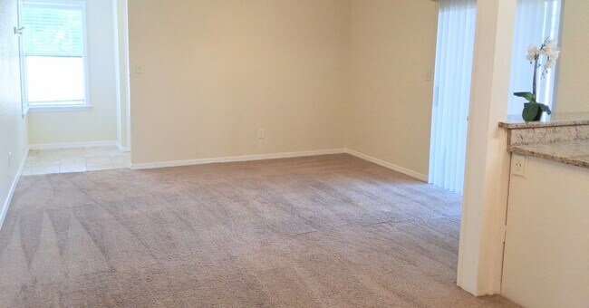 Building Photo - Beautiful Winter Park 2/2 Condo on the fir...
