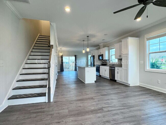 Building Photo - 4732 Siddons Dr