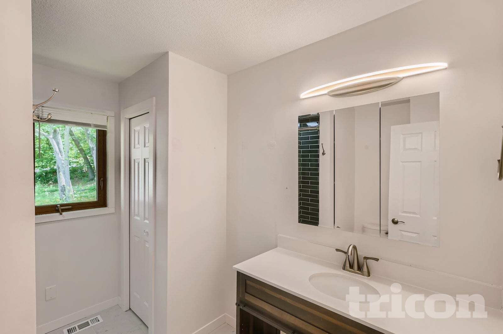 Building Photo - 14150 Rolling Oaks Cir NE