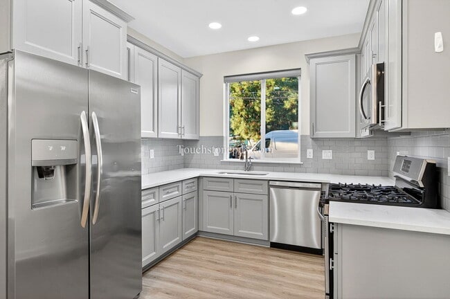 Building Photo - 13838 SE Knight St