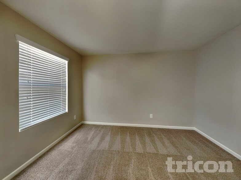 Building Photo - 3545 Saddlebrook Dr