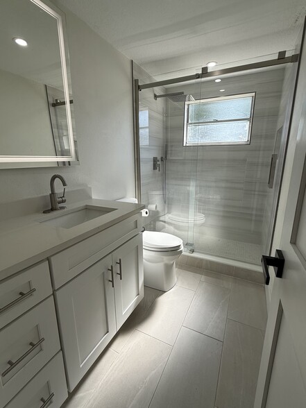 Building Photo - 8114 N Newport Ave