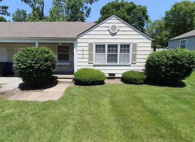 Primary Photo - 1 Bedroom 1 Bath Duplex in Navy Hill Area ...