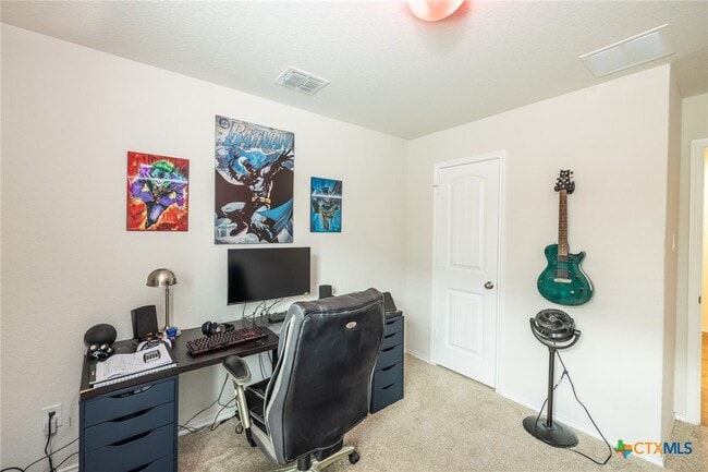 Building Photo - 860 Margay Lp