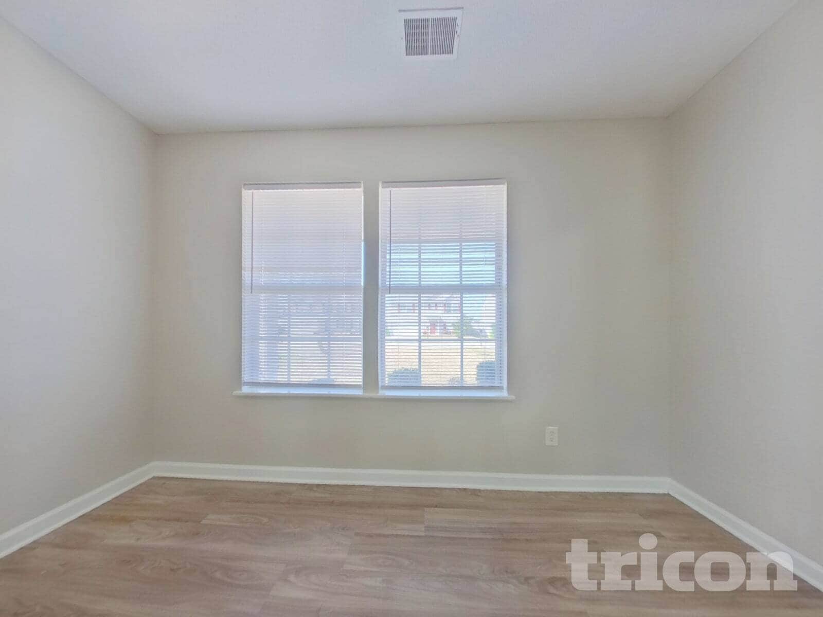 Building Photo - 490 Fox Trot Dr