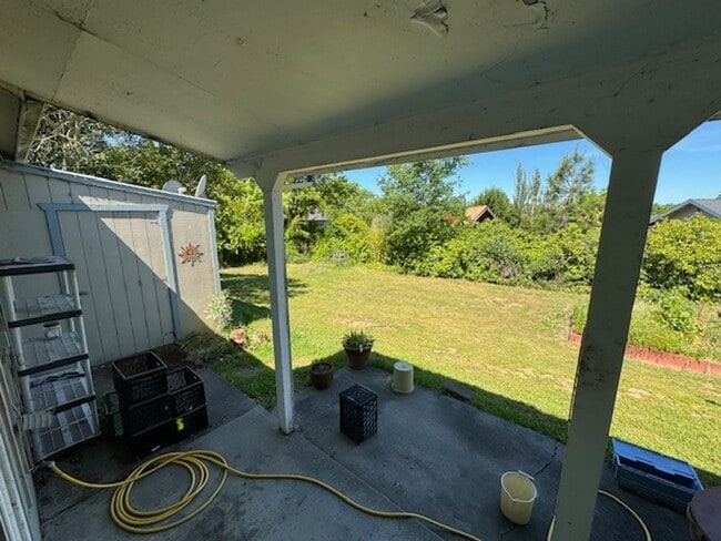 Building Photo - Beautiful 3 Bedroom, 1.5 Bath Home Available Soon!