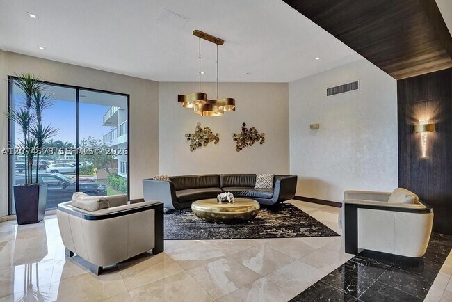 Building Photo - 20505 E Country Club Dr