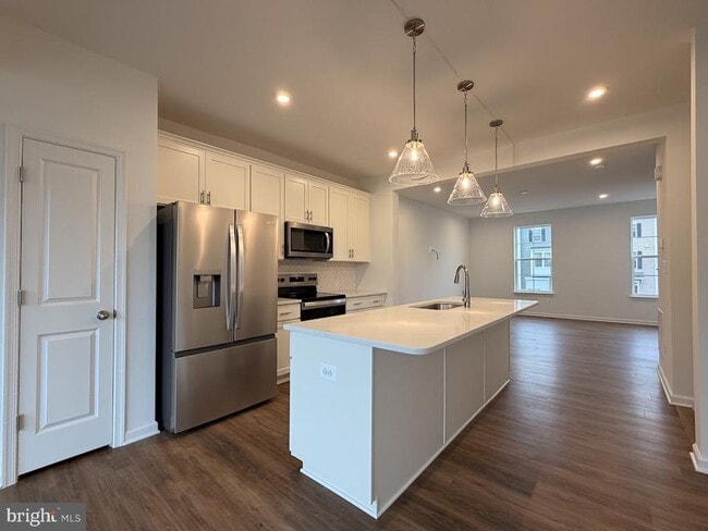 Building Photo - 453 Husky Trl