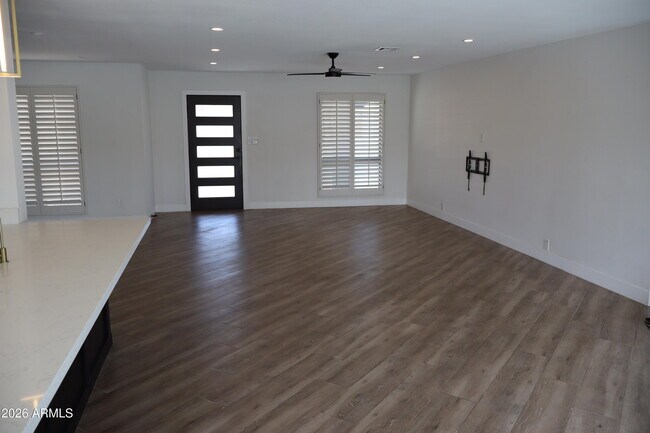 Building Photo - 6429 E Jean Dr