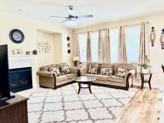Building Photo - Great 5 Bedroom 3 Bathroom 2,400 sqft. Hom...
