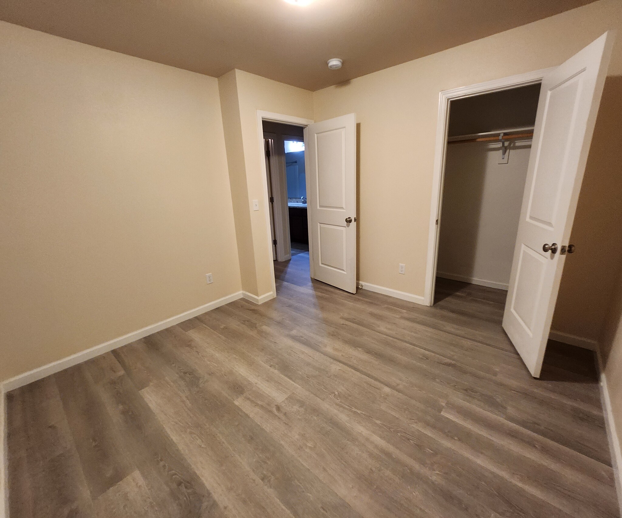 Building Photo - 9270 SE Caruthers St