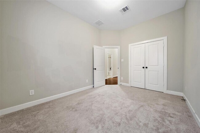 Building Photo - 32193 Park Plains Dr