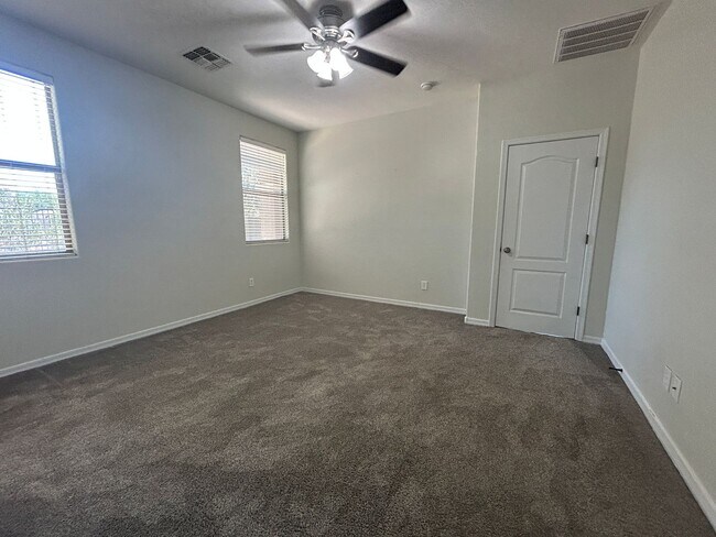 Building Photo - 4425 E Los Altos Dr