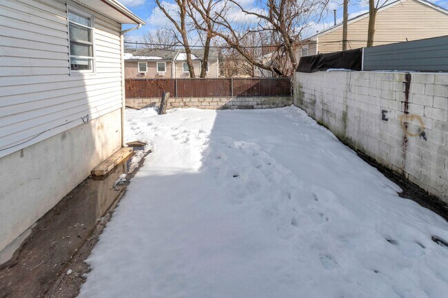 Building Photo - 181-183-183 N 6th St