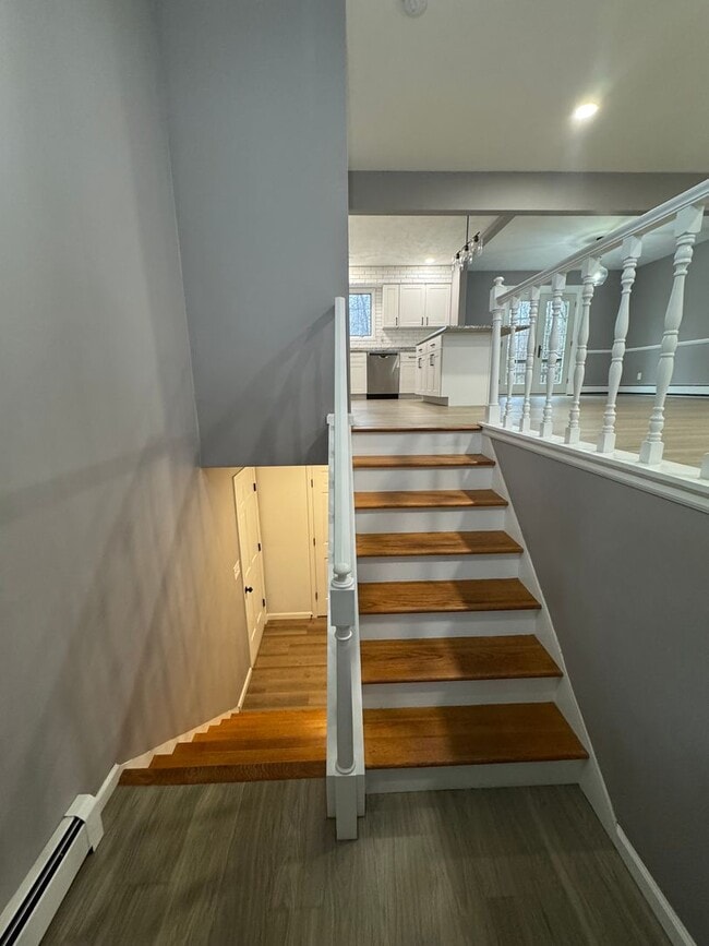 Building Photo - Beautiful Modern Home on the Plateau