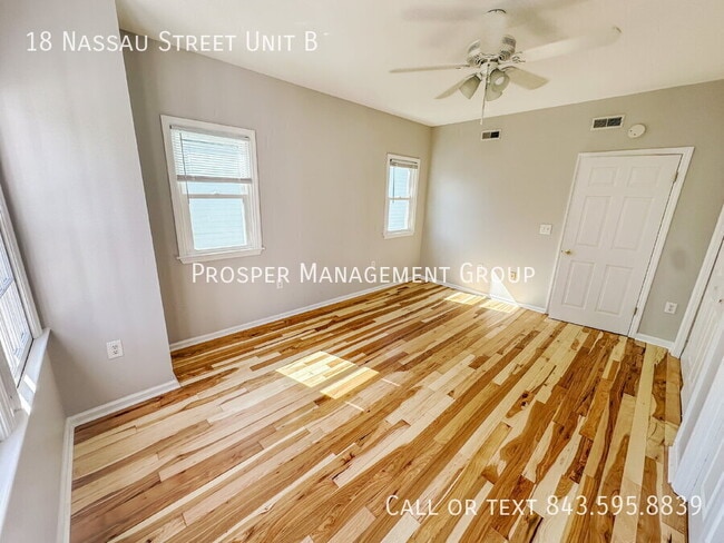 Building Photo - Bright & Spacious 1-Bedroom Upstairs Apart...