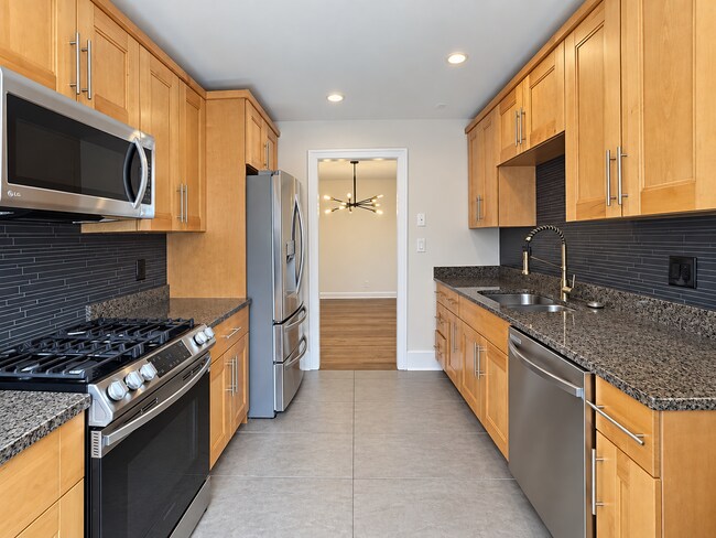 Building Photo - 1106 N 49th Ave