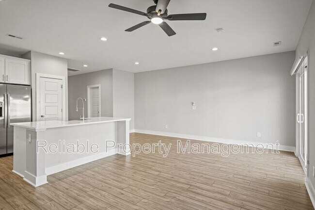 Building Photo - 41 N Laird Dr