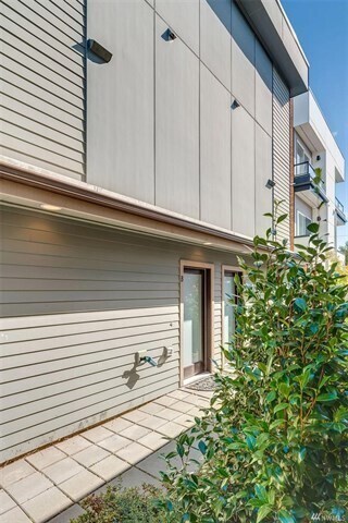 Building Photo - Stunning 3 Bedroom Townhouse in Fremont!