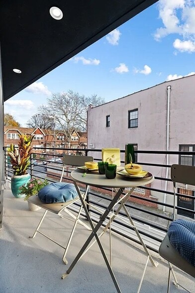 Building Photo - 2454 E 15th St